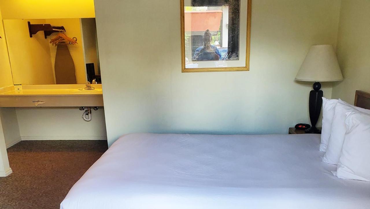 Magnuson Hotel Ely Esterno foto